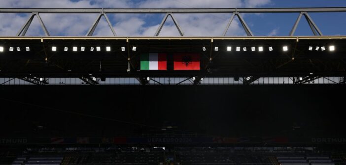 Euro 2024, il gesto di fair play dei tifosi albanesi durante l’inno nazionale italiano